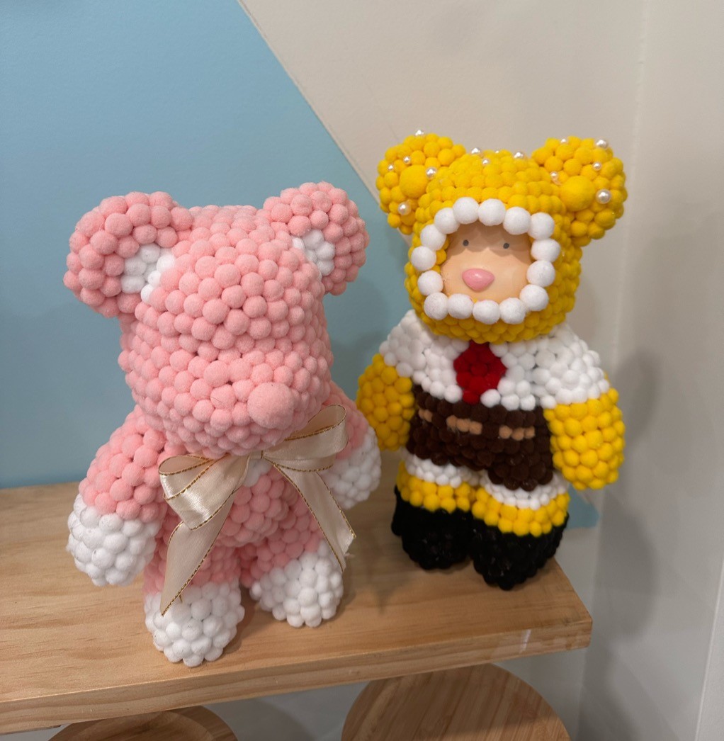 Pompom ball art