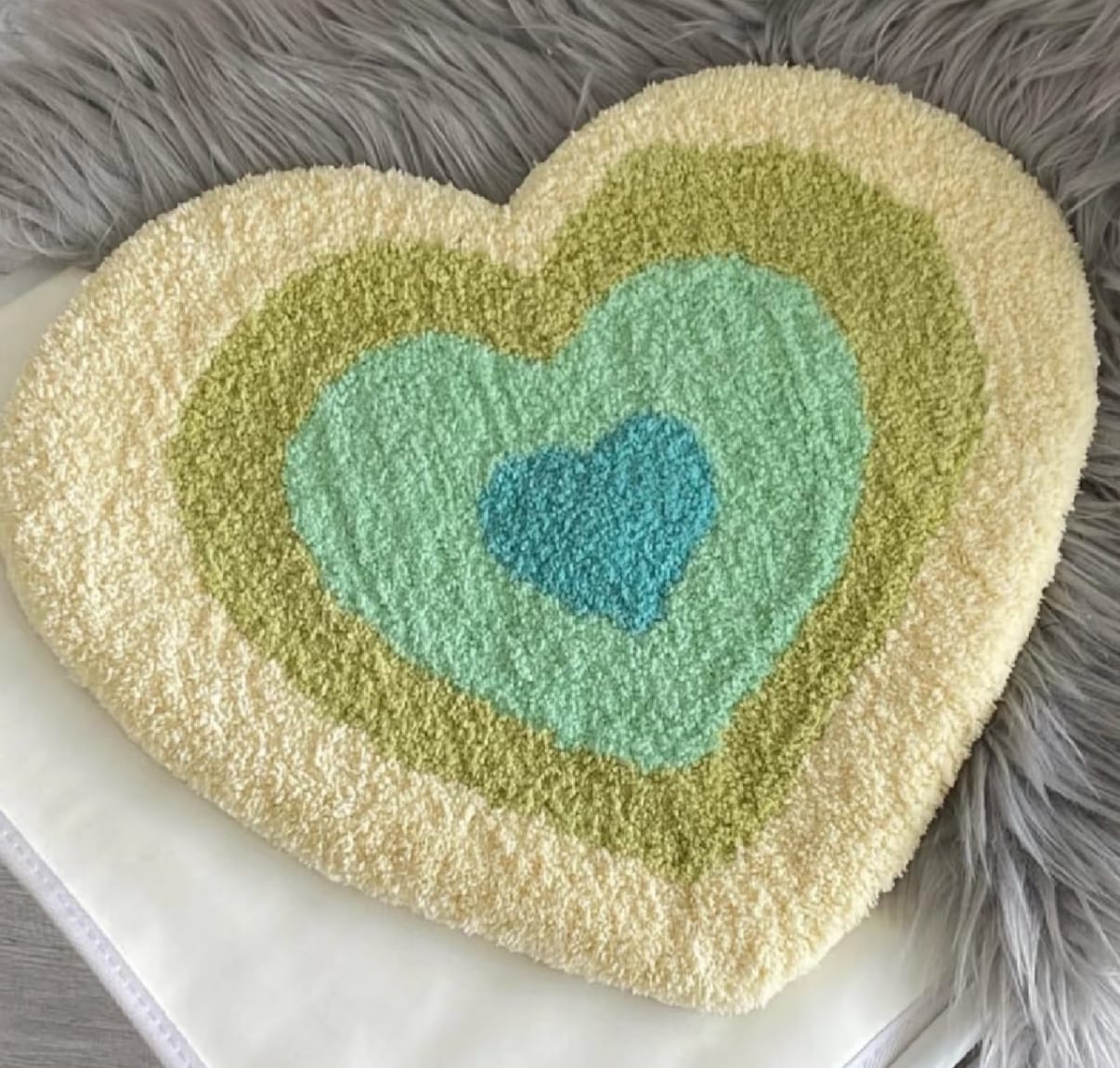Tufting (28×28 inch)